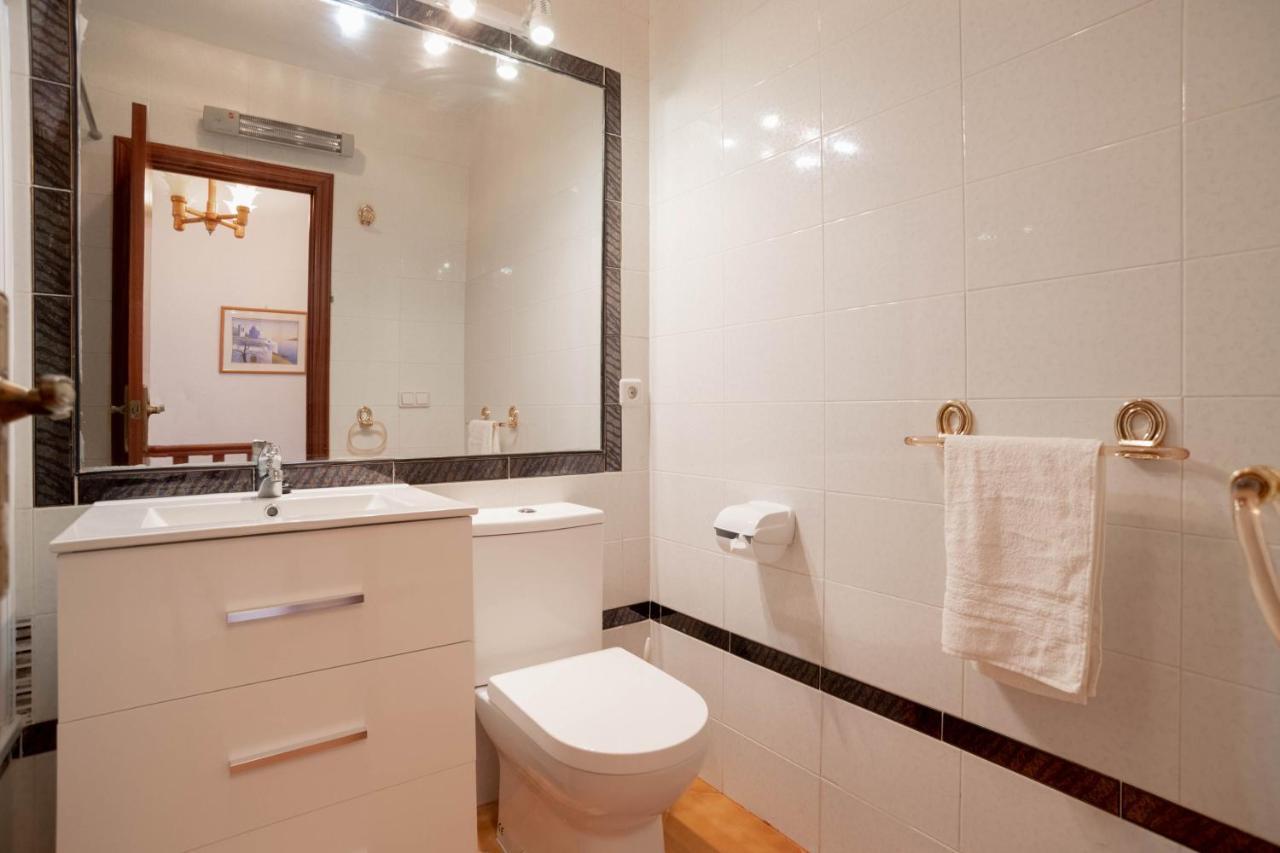 Casa Billarose - Lovely House Overlooking Pool & Walking Distance To The Beach And Restaurants 卡布罗伊格 外观 照片
